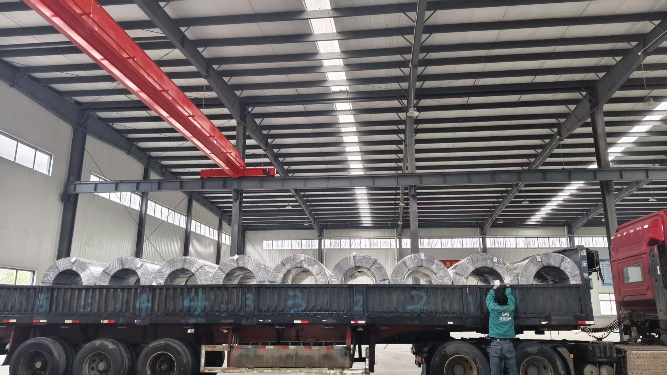 现场实拍-脱氧铝杆装车